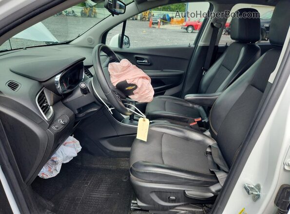 KL7CJPSB0MB345571 2021 CHEVROLET TRAX White Vista interior delantera