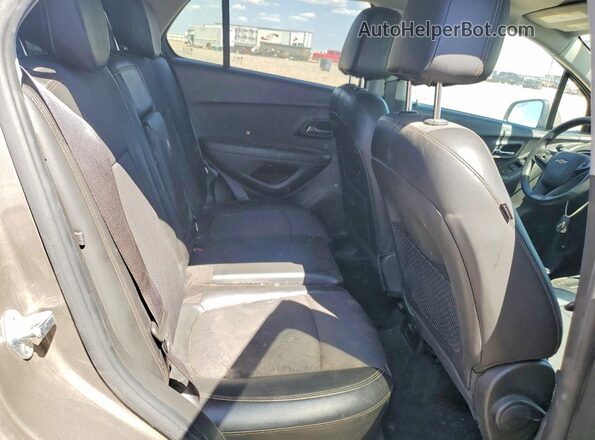 KL7CJPSB1MB352643 2021 CHEVROLET TRAX Tan უკანა სალონის ხედი