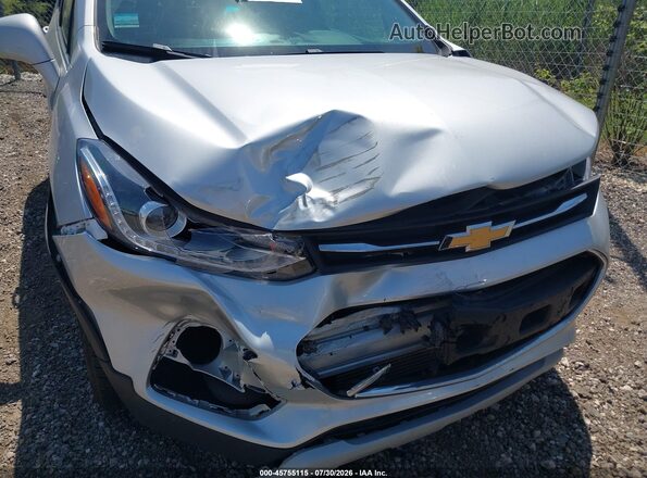 KL7CJPSB2LB006728 2020 CHEVROLET TRAX Silver Widok z przodu