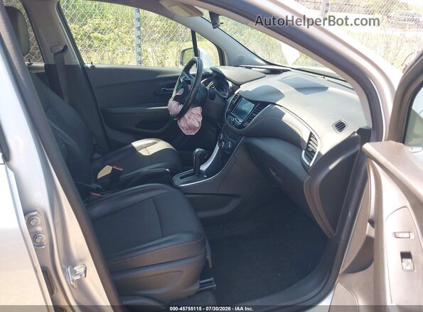 KL7CJPSB2LB006728 2020 CHEVROLET TRAX Silver Widok wnętrza z przodu