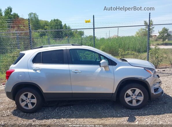 KL7CJPSB2LB006728 2020 CHEVROLET TRAX Silver Widok wnętrza z tyłu