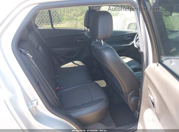 KL7CJPSB2LB006728 2020 CHEVROLET TRAX Silver Widok naklejki z numerem VIN