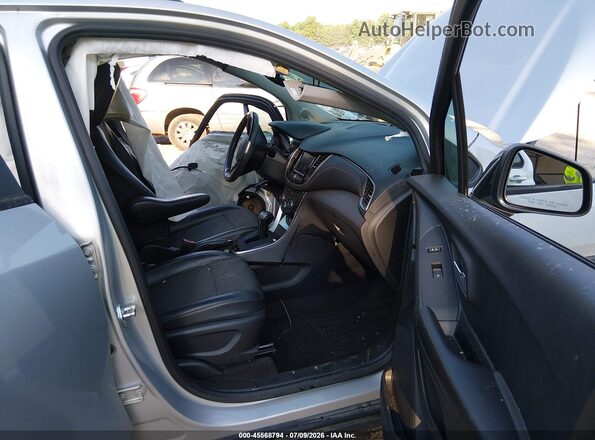 KL7CJPSB2MB345751 2021 CHEVROLET TRAX Silver Vista interior delantera