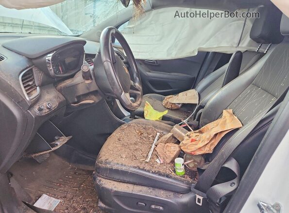 KL7CJPSB3KB808235 2019 CHEVROLET TRAX White Вид салону спереду