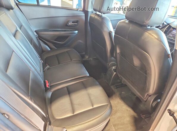 KL7CJPSB3MB348867 2021 CHEVROLET TRAX Белый Вид задней части салона