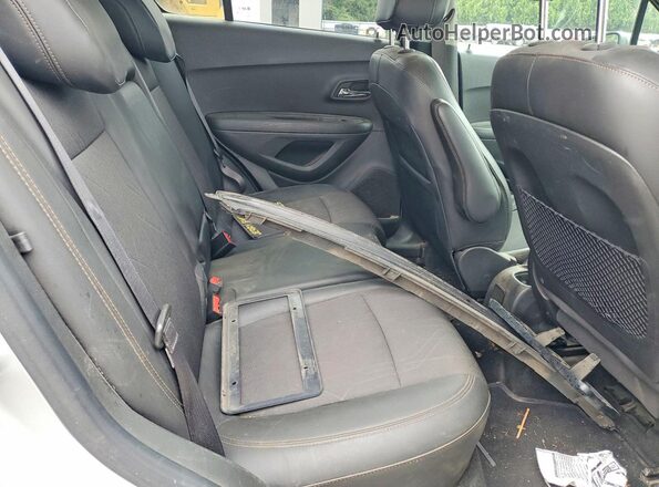 KL7CJPSB4LB325421 2020 CHEVROLET TRAX Silver Вид задньої частини салону