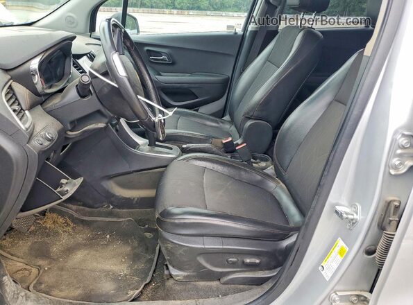 KL7CJPSB4LB325421 2020 CHEVROLET TRAX Silver Вид салону спереду