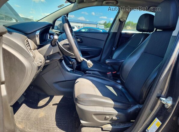 KL7CJPSB5JB613431 2018 CHEVROLET TRAX Угольный Вид салона спереди