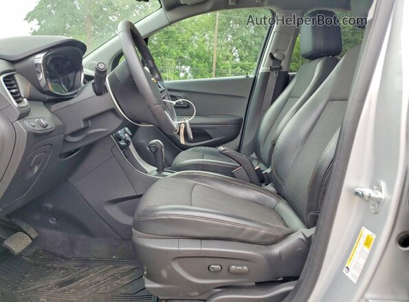KL7CJPSB5LB322477 2020 CHEVROLET TRAX Gray Սալոնի դիմացի տեսք
