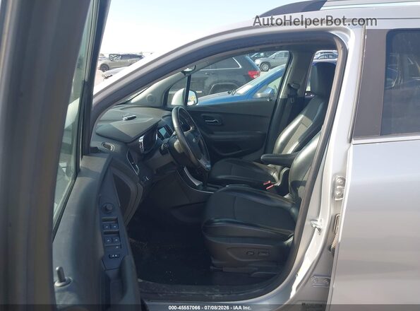 KL7CJPSB6KB912038 2019 CHEVROLET TRAX Silver Widok wnętrza z przodu