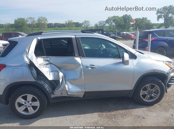 KL7CJPSB6KB912038 2019 CHEVROLET TRAX Silver Widok wnętrza z tyłu