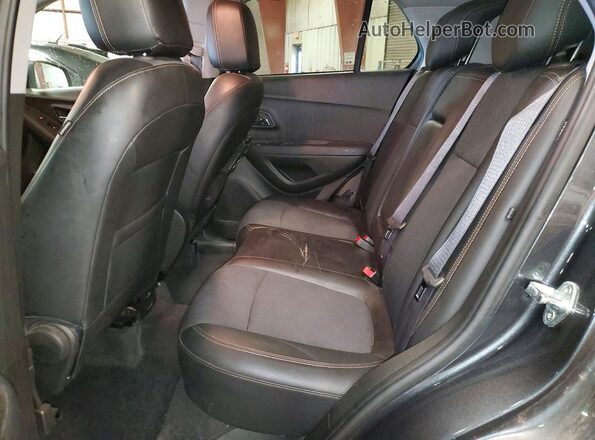 KL7CJPSB7HB110008 2017 CHEVROLET TRAX Gray Vista interior trasera