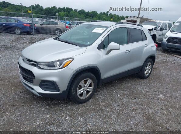 KL7CJPSB7JB711991 2018 CHEVROLET TRAX Silver Առջևի ձախ երեք քառորդ տեսարան