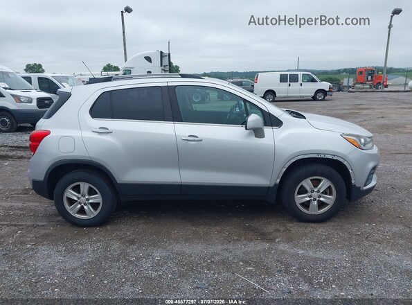 KL7CJPSB7JB711991 2018 CHEVROLET TRAX Silver Սալոնի հետևի տեսք