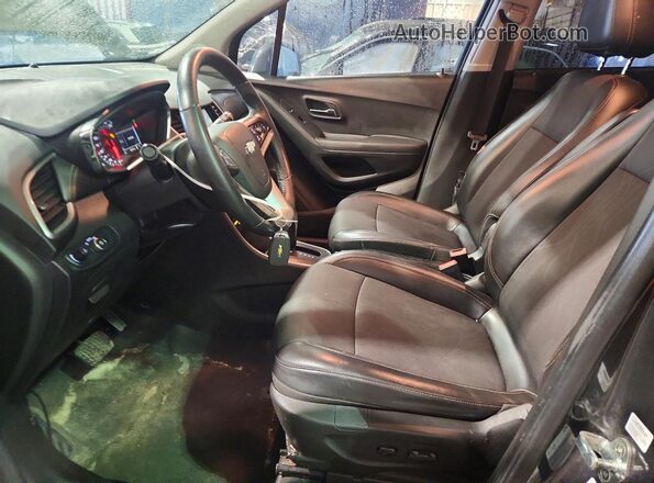 KL7CJPSB8HB156995 2017 CHEVROLET TRAX Gray Vista interior delantera