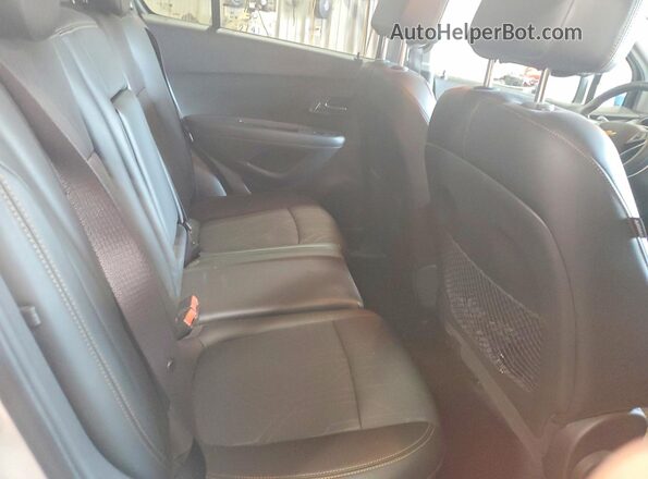 KL7CJPSB8JB650084 2018 CHEVROLET TRAX White Rear seats view