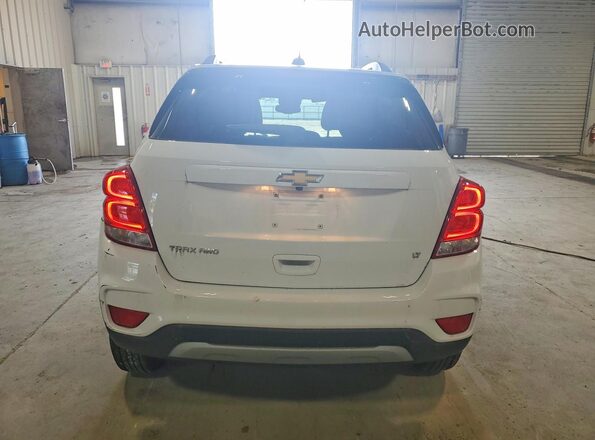 KL7CJPSB8JB650084 2018 CHEVROLET TRAX White Rear view