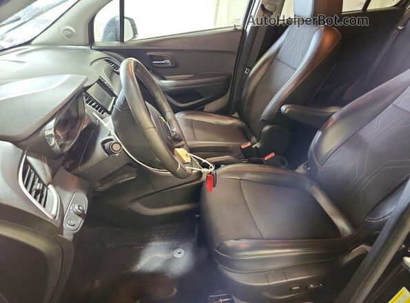 KL7CJPSB8MB331501 2021 CHEVROLET TRAX Black Vista interior delantera
