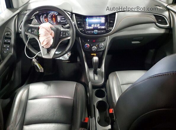 KL7CJPSB8MB345561 2021 CHEVROLET TRAX Silver Առջևի վահանակի տեսք