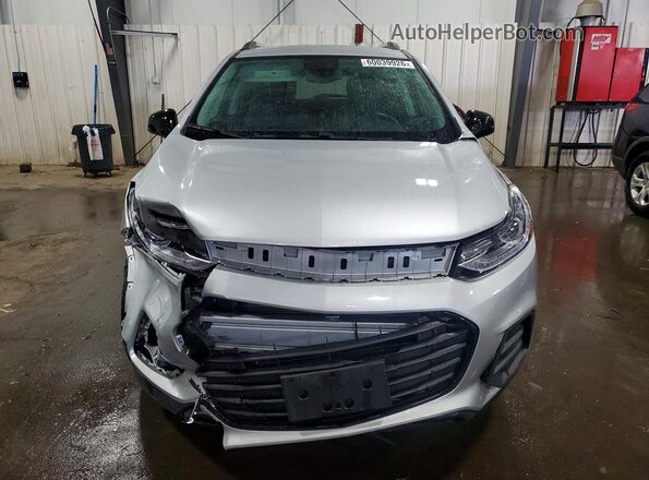 KL7CJPSB8MB345561 2021 CHEVROLET TRAX Silver Դիմացի տեսք