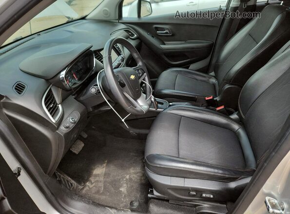 KL7CJPSB9JB580255 2018 CHEVROLET TRAX Silver Вид салону спереду