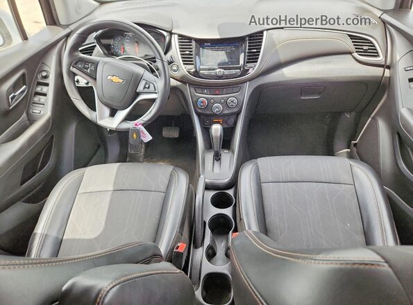 KL7CJPSB9JB580255 2018 CHEVROLET TRAX Silver Вид панелі приладів