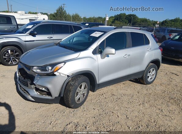 KL7CJPSB9LB322997 2020 CHEVROLET TRAX Silver Vista tres cuartos delantera izquierda