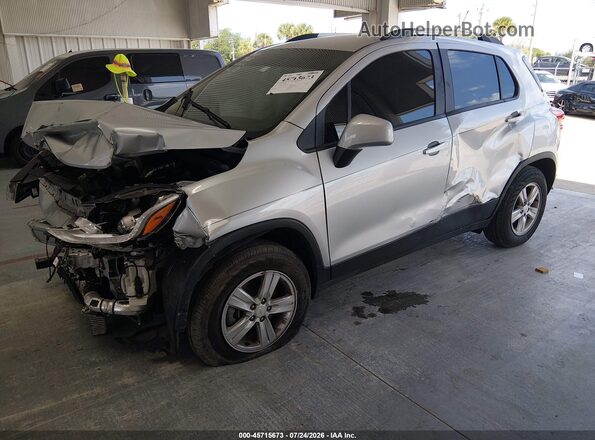 KL7CJPSM1NB567913 2022 CHEVROLET TRAX Серебряный Передняя левая четверть