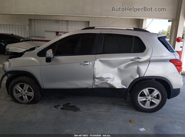 KL7CJPSM1NB567913 2022 CHEVROLET TRAX Серебряный Панорамный вид салона 360°