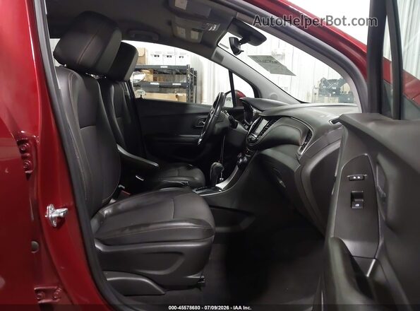 KL7CJPSM2NB531762 2022 CHEVROLET TRAX Красный Вид салона спереди