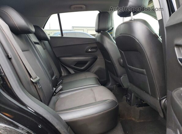 KL7CJPSM4NB557909 2022 CHEVROLET TRAX Black Widok wnętrza z tyłu