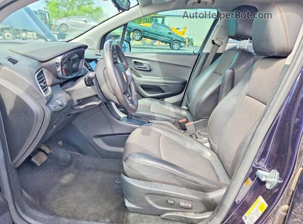 KL7CJPSM4NB558199 2022 CHEVROLET TRAX Blue Widok wnętrza z przodu