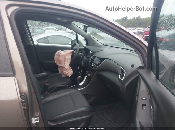 KL7CJPSM5NB567588 2022 CHEVROLET TRAX Коричневый Вид салона спереди