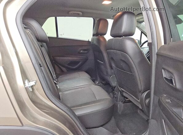KL7CJPSM6NB528024 2022 CHEVROLET TRAX Brown Вид задньої частини салону