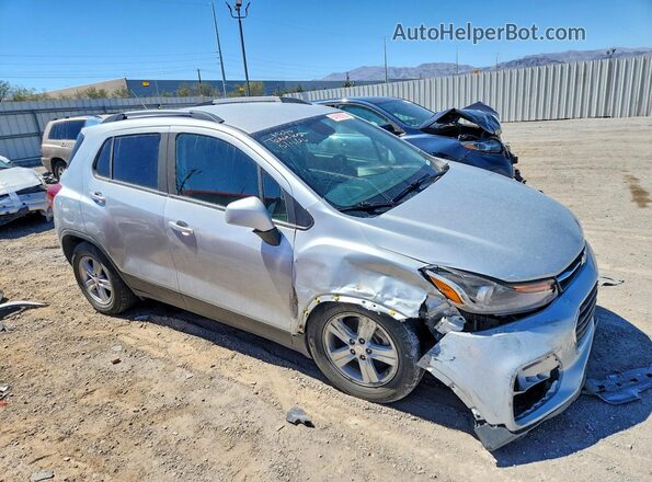 KL7CJPSM8MB374334 2021 CHEVROLET TRAX Silver Delantero derecho