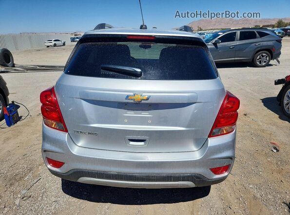 KL7CJPSM8MB374334 2021 CHEVROLET TRAX Silver Vista trasera