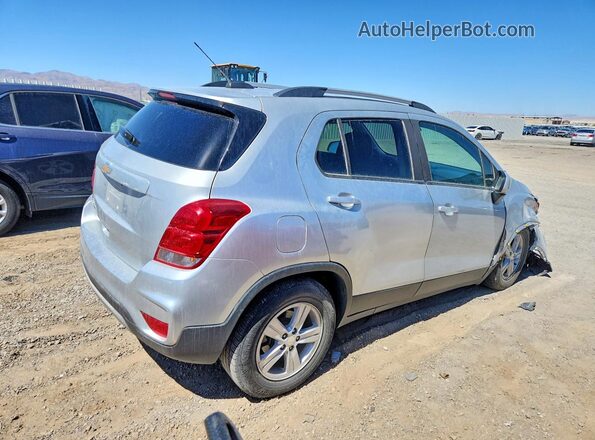 KL7CJPSM8MB374334 2021 CHEVROLET TRAX Silver Trasero derecho
