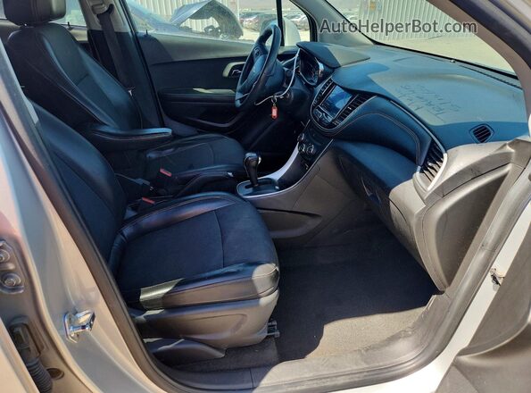 KL7CJPSM8MB374334 2021 CHEVROLET TRAX Silver Vista de la etiqueta del VIN