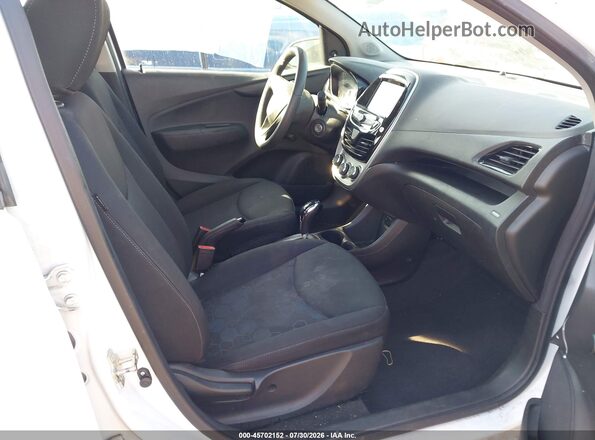 KL8CB6SA0HC758682 2017 CHEVROLET SPARK White Vista interior delantera