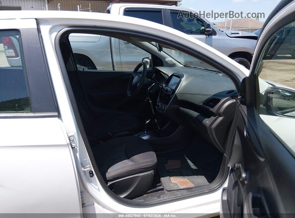 KL8CB6SA1GC562944 2016 CHEVROLET SPARK White Вид салону спереду