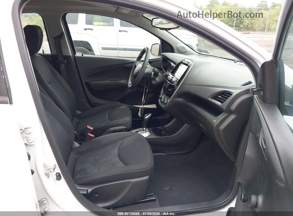 KL8CB6SA2HC789237 2017 CHEVROLET SPARK White წინა სალონის ხედი