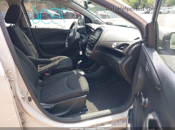 KL8CB6SA3HC741651 2017 CHEVROLET SPARK White Вид салону спереду