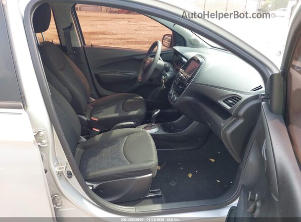KL8CB6SA3MC715528 2021 CHEVROLET SPARK Silver Widok wnętrza z przodu
