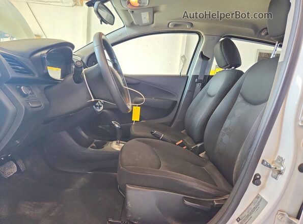 KL8CB6SA4JC423396 2018 CHEVROLET SPARK White Front interior view