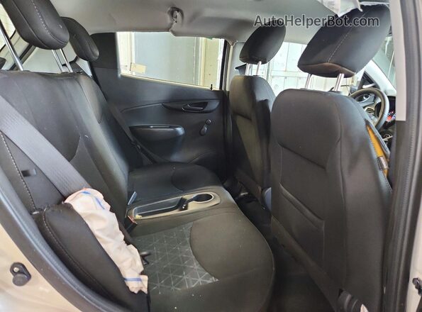 KL8CB6SA4KC809320 2019 CHEVROLET SPARK Cream Vista de los asientos traseros