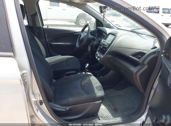 KL8CB6SA5GC635877 2016 CHEVROLET SPARK Silver Вид салону спереду