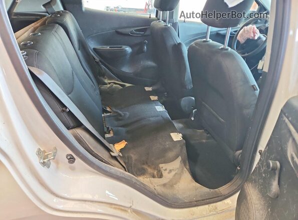 KL8CB6SA5JC423701 2018 CHEVROLET SPARK White Вид задніх сидінь