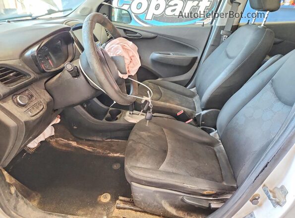 KL8CB6SA5JC423701 2018 CHEVROLET SPARK White Вид салону спереду