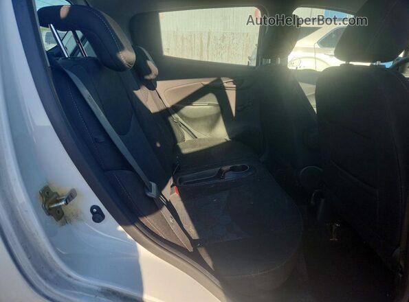 KL8CB6SAXJC433687 2018 CHEVROLET SPARK White Widok tylnych siedzeń