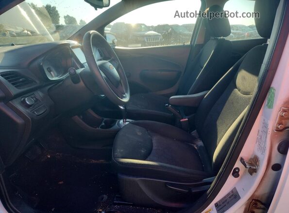 KL8CB6SAXJC433687 2018 CHEVROLET SPARK White Widok wnętrza z przodu